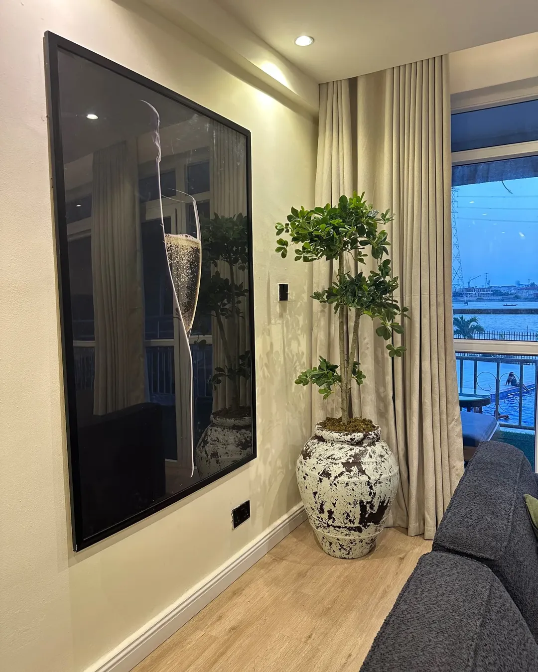 Artificial plants and flowerpots
