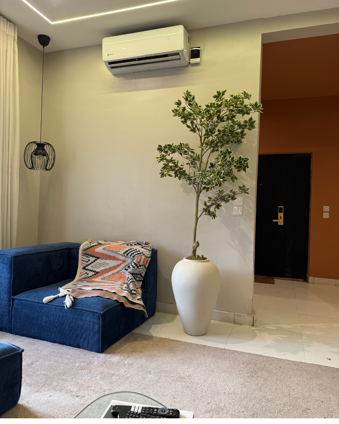 Artificial Banyan Tree in Nigeria Artificial banyan tree in Nigeria styled in Off-White Odel Antique Pot