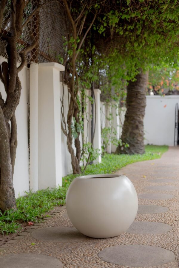 Bell Fiberglass Planter 40cm Bell Fiberglass Planter 40cm