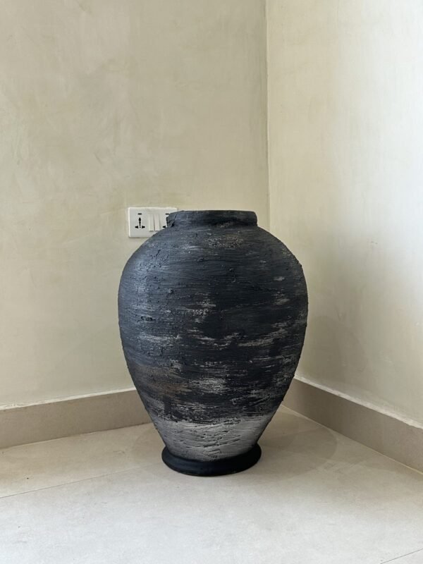 Camelot (Black Swipe) Antique Pot 62cm Camelot (Black Swipe) Antique Pot 62cm
